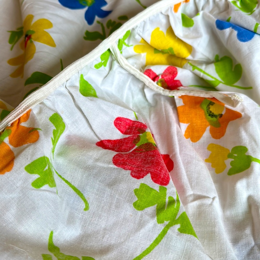 Pequot Vintage Fitted Sheet - Mod Floral - Picture 5 of 6
